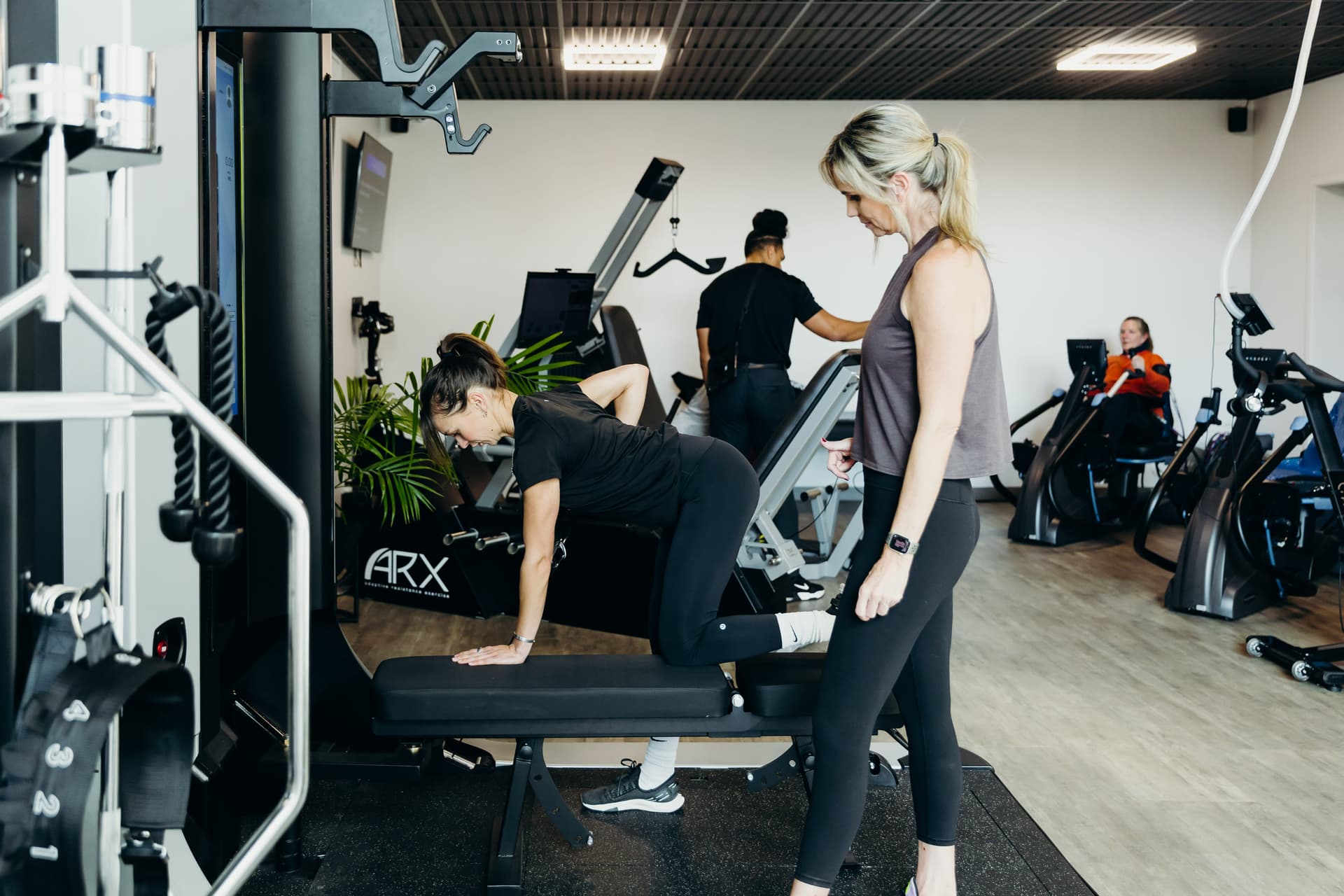 Demonstrating on the OxeFit machine