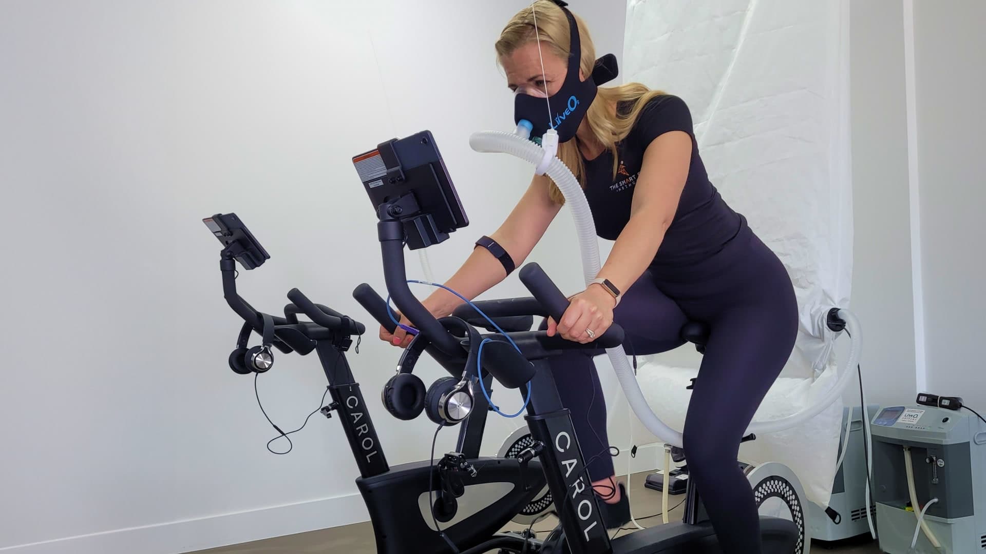 A client trains on Smart Ride with O2
